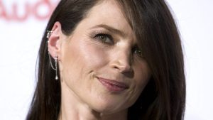 Julia Ormond demanda Weinstein
