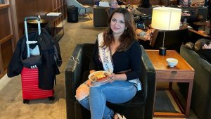 Ya partió hacia El Salvador la primera candidata del Miss Universo