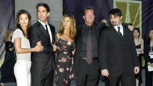 Matthew Perry con sus compañeros de 