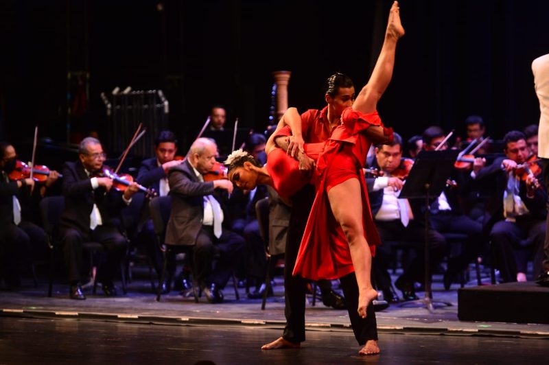 Compañía Nacional de Danza con Orquesta Sinfónica de El Salvador