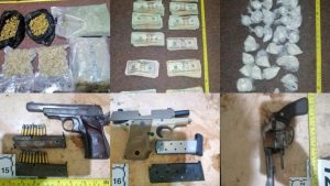 Drogas, armas y dinero decomisado a un hombre en un apartamento de la colonia Escalón en septiembre de 2023. Foto: Cortesía