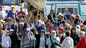 Transporte de pasajeros entre El Salvador y Guatemala afectado por bloqueos de carreteras
