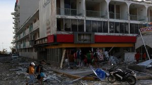 Aumentan a 39 los muertos por el huracán Otis en México