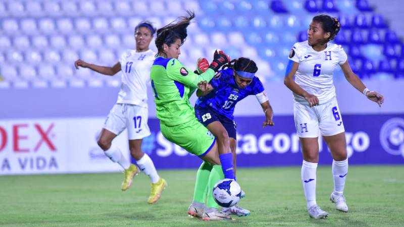 El Salvador goleó 5-0 a Honduras