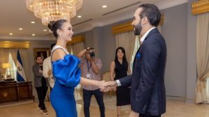 VIDEO. Miss Universo se reúne con el presidente Nayib Bukele