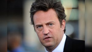 El actor de "Friends" Matthew Perry es enterrado en Los Ángeles