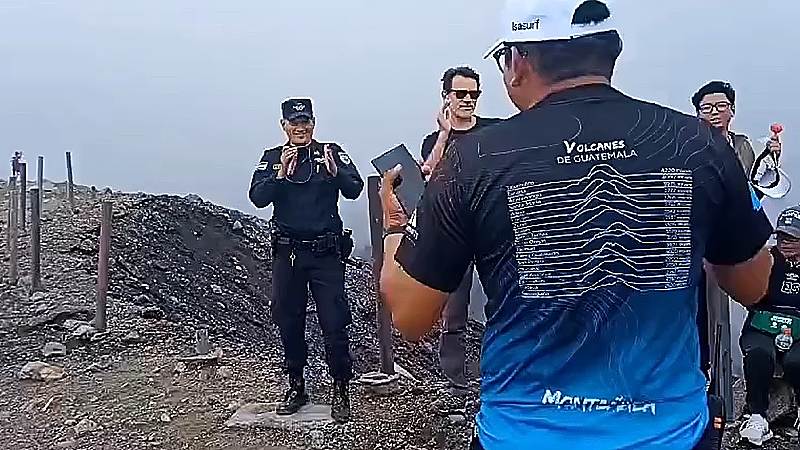 Policía cumpleañero volcán de Santa Ana
