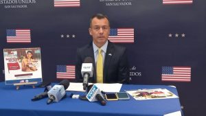 Salvadoreños pagan hasta $120,000 a estafadores de visas de trabajo: Embajada