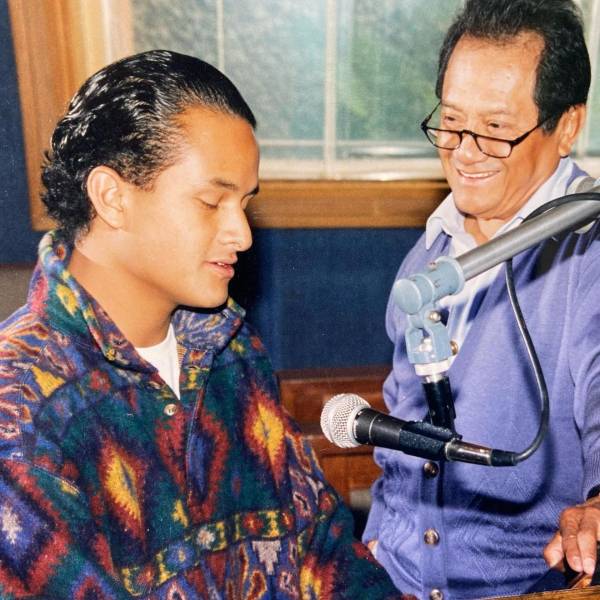 Juan Pablo Manzanero junto a su padre Armando en una foto del recuerdo