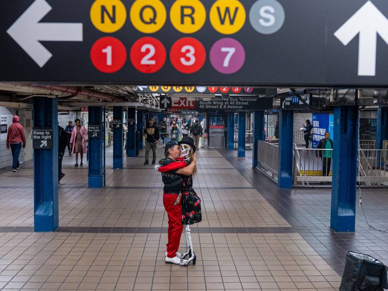 Julio César Díaz baila con la muerte en el metro de Nueva York