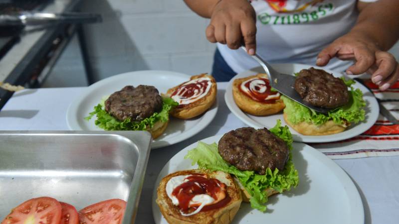 Cangreburguer, hamburguesas artesanales con sabor salvadoreño