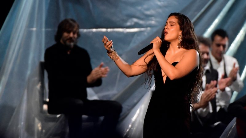 Rosalía durante su participación en los Latin Grammy.