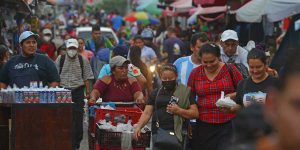 aglomeracion-de-personas-economia