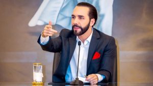 cadena nacional con gabinete de gobierno de Nayib Bukele reunido el 28 de noviembre 2023 antes de lanzarse a campaña