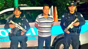 Capturan a expolicía señalado de vapulear a joven en Santa Ana