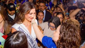 Isabella García-Manzo es apoyada por salvadoreños en Miss Universo