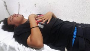 Capturan a esposa de expolicía acusado de vapulear a joven en Santa Ana