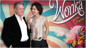 Hugh Grant y Timothée Chalamet