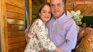 Karen Celebertti junto a su esposo Martín Argüello Leiva, dueños de la franquicia Miss Nicaragua