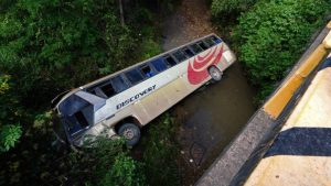 El autobús de la empresa Discovery se accidentó en la mañana a 32 km de Tegucigalpa