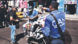 Alcaldía de San Salvador no da tregua a ventas ambulantes