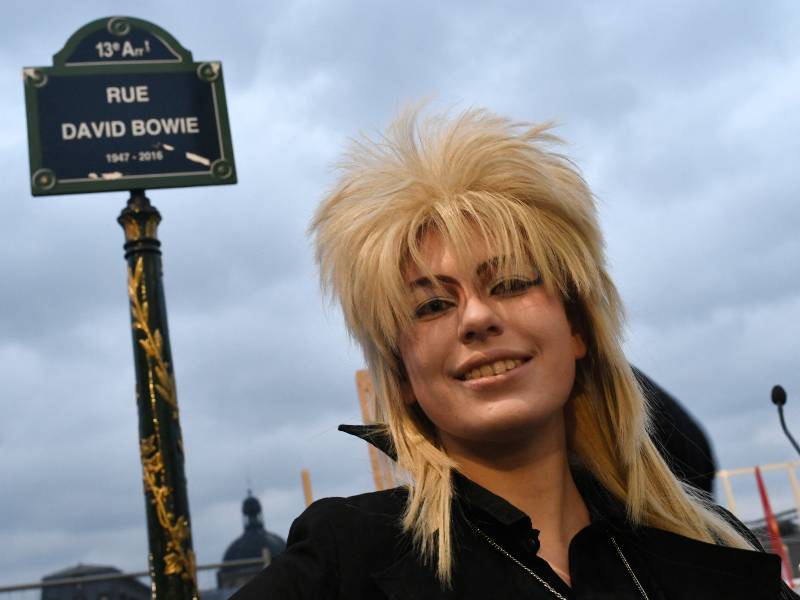 Nombran calle en París en honor de David Bowie