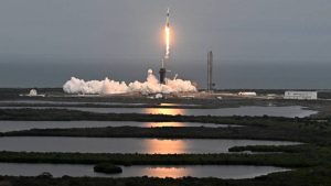 Un cohete SpaceX despegó este jueves de Florida rumbo a la Estación Espacial Internacional (EEI)
