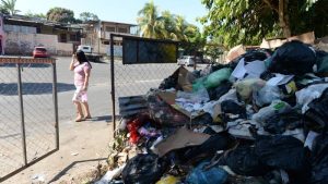 basura bosque del rio Soyapango