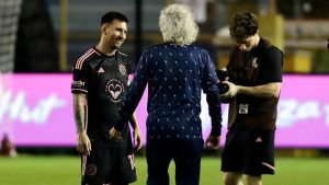 Magico Messi saludo 01 EFE