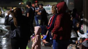 Unos 500 migrantes hondure os y venezolanos salen en caravana