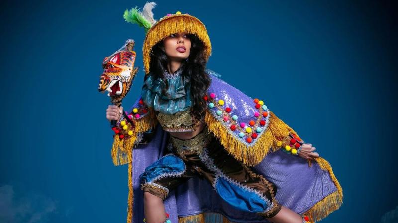 La guapa salvadoreña se inspiró en Suchitoto para lucir su traje nacional.