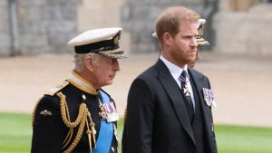 Carlos III y el príncipe Harry