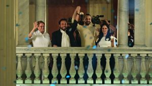 Discurso de Nayib Bukele desde el balcón del Palacio Nacional día de gane en elecciones 2024. Lo acompañó Félix Ulloa. Foto EDH Francisco Rubio