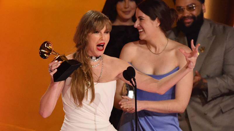 Taylor Swift hace historia al ganar su cuarto Grammy a album del ano