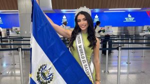 Andrea Aguilar rumbo a Miss Mundo.