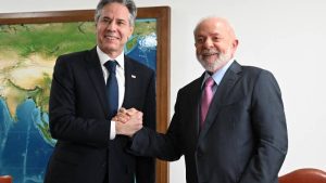 El secretario de Estado estadounidense, Antony Blinken, junto con el presidente brasileño, Luiz Inácio Lula da Silva