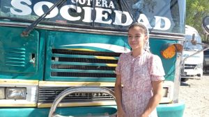 joven mujer motorista Morazan