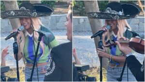 Karol G sorprende al cantar 