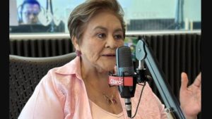 Milagro Navas en entrevista de radio en La Tribu