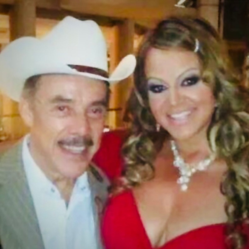 Don Pedro junto a su recordada hija Jenni Rivera