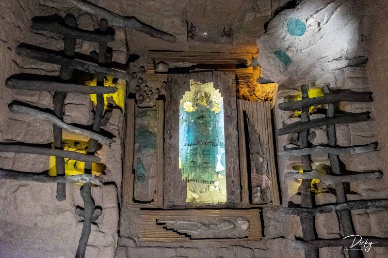 Son más de 120 fotografías que muestran los diversos lugares arqueológicos de Perú.