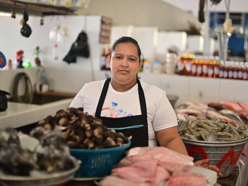 Amanda Ortiz, vendedora de pescados y mariscos en el Mercado del Mar del Puerto de La Libertad