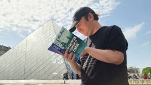 Escritor Blue Jeans lanza nuevo libro