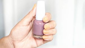 Elimina el color amarillo de tus uñas con remedios caseros