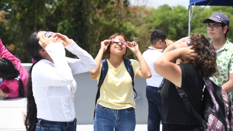 Observacion de eclipse desde Universidad Don Bosco