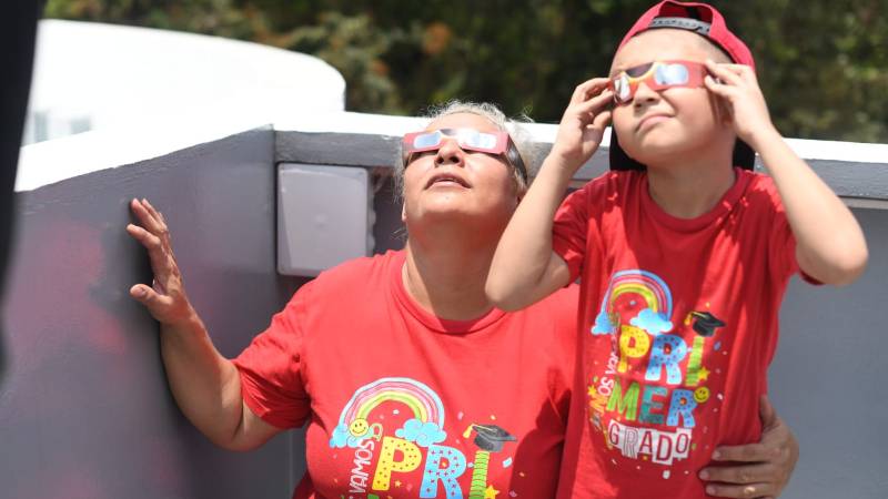 Observacion de eclipse desde Universidad Don Bosco