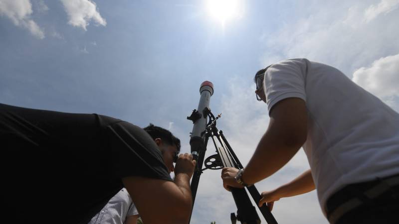 Observacion de eclipse desde Universidad Don Bosco