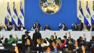 Nueva ley regula especialistas en medicina