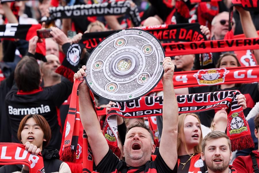 bayer leverkusen campeon bundesliga 2023 2024 primer trofeo alemania futbol 02
