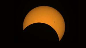 Imagen captada del eclipse solar parcial en El Salvador en octubre 2023